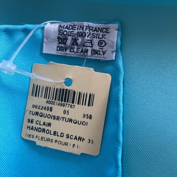 Hermes scarf. Des Fleurs Pour Le Dire - Picture 3 of 8